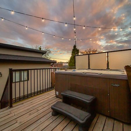 Bright Modern Home - King Bed - Free Parking - Fireplace - Fast Wi-Fi - Free Netflix Edmonton Exterior photo